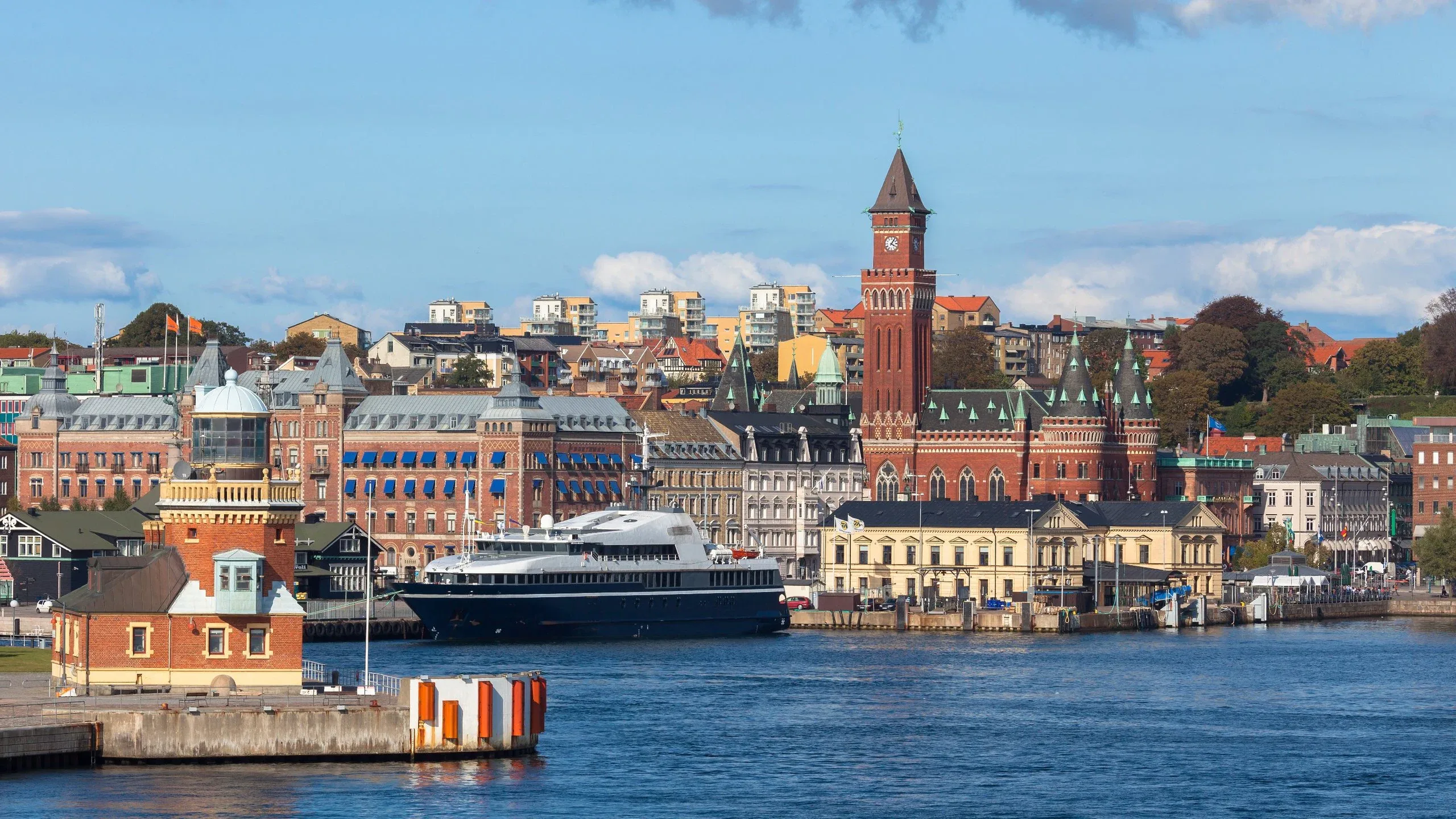 Fönsterfilm på kommersiell fastighet i Helsingborg